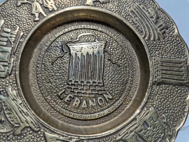 Lebanon Set, Антикварный Ливанский набор из латуни: ступка 6см с двумя пестиками 8см и 7см и тарелка 12см с объемным тиснением, Ливан 1920г.