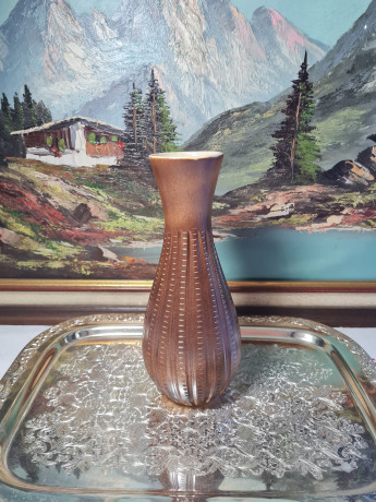 Ваза винтажная с объемным декором, коричневая, керамика, 24.5 см, Германия, 1960-70гг.