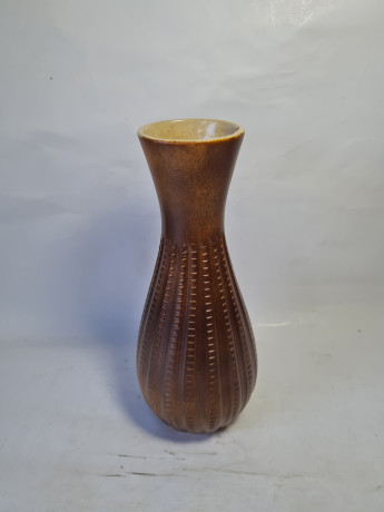 Ваза винтажная с объемным декором, коричневая, керамика, 24.5 см, Германия, 1960-70гг.