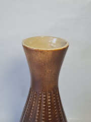 Ваза винтажная с объемным декором, коричневая, керамика, 24.5 см, Германия, 1960-70гг.