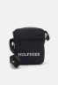 Tommy Hilfiger HILFIGER MINI REPORTER Across body bag space blue HILFIGER MINI REPORTER Сумка через плечо космический синий