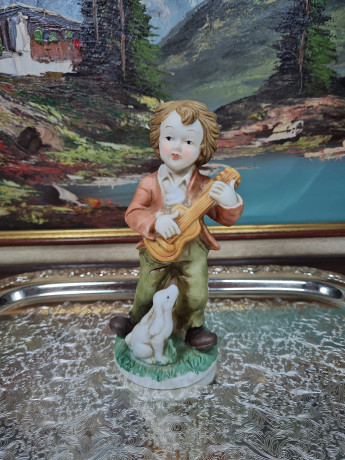 Фигурка винтажная Im Stil Goebel / R.O.C "Мальчик с гитарой и кроликом", ручная роспись, керамика, 19 см, Тайвань, 1960-70гг.