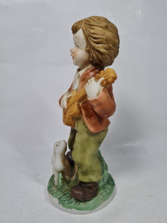 Фигурка винтажная Im Stil Goebel / R.O.C "Мальчик с гитарой и кроликом", ручная роспись, керамика, 19 см, Тайвань, 1960-70гг.