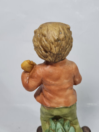 Фигурка винтажная Im Stil Goebel / R.O.C "Мальчик с гитарой и кроликом", ручная роспись, керамика, 19 см, Тайвань, 1960-70гг.