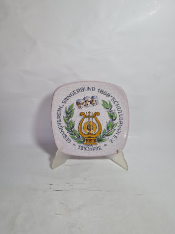 Тарелка декоративная винтажная Karlsruhe / Majolika с кракелюром "Sangerbund 1868", ручная роспись, керамика, 19 см, Германия, 1993г.