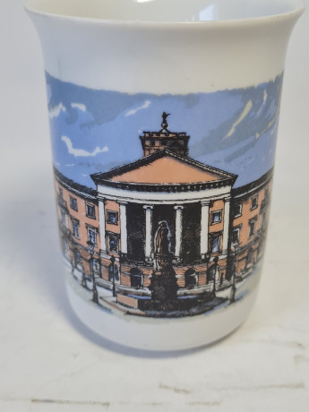 Кружка кофейная винтажная Echt Karslbader / HNC AG "Торговая площадь Ратуши" фарфор, 10 см, Германия, 1960-70гг.