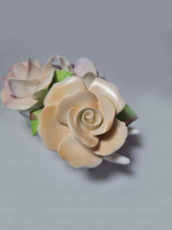 Staffordshir England Декоративная фигурка в нежных пастельных тонах "Розы в тележке", 11 x 7см, Англия, 1960-70гг.