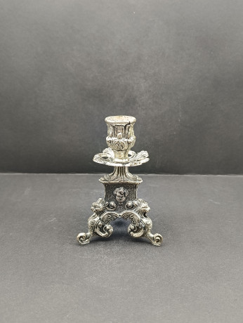 Подсвечник винтажный с объемным декором и портретом мужчины, металл/посеребрение, 13 х 8.5 см, Италия, 1970-80гг.