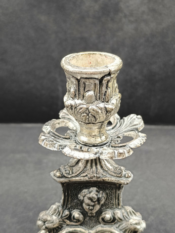 Подсвечник винтажный с объемным декором и портретом мужчины, металл/посеребрение, 13 х 8.5 см, Италия, 1970-80гг.