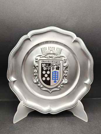 Тарелка декоративная винтажная "Герб Верхнего Дерингена" / Серия "Геральдика", яркий декор, олово (95%), 23 см, Германия, 1970-80гг.
