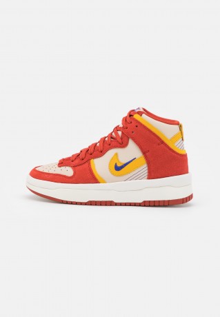 Nike Sportswear WMNS DUNK HIGH UP Sneaker high cinnabar/yellow ochre/lapis/sanddrift/sail WMNS DUNK HIGH UP Высокие кроссовки женские киноварь/желтая охра/ляпис/песчаная пыль/парус