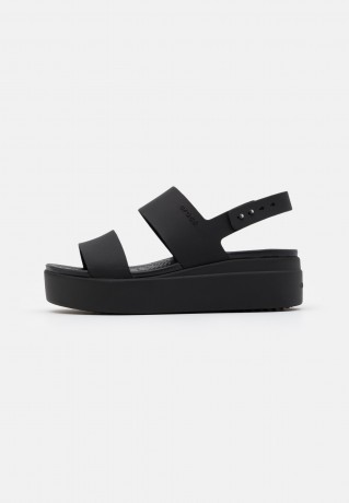 Crocs BROOKLYN Plateausandalette black BROOKLYN Босоножки на платформе черный