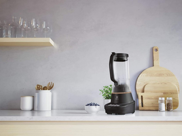 Electrolux Electrolux Stabmixer E7TB1-4GB Explore 7 Blender, 900,00 W, Spulmsachinenfeste Teile, Tastenfunktion, 3 Geschwindigkeiten Ручной блендер Electrolux E7TB1-4GB Explore 7 Blender, 900,00 Вт, детали с защитой от катушки, функция кнопки, 3 скорости