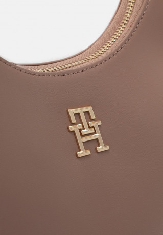 Tommy Hilfiger Handbag oat milk сумочка овсяное молоко