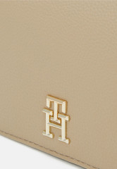 Tommy Hilfiger CASUAL BI FOLD WALLET Wallet beige CASUAL BI FOLD WALLET Бумажник бежевый
