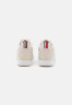 Tommy Hilfiger ESSENTIAL RUNNER Trainers feather white ESSENTIAL RUNNER — Кроссовки перо белое
