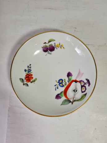 Тарелка винтажная Meissen, белый фарфор с разноцветными фруктовыми мотивами, цветочным декором и позолотой, 14,5 x 3,5 см, Германия, 1930-40гг.