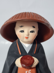 Статуэтка винтажная Im Stil Japan &quot;Японский монах в шляпе&quot;, среднего размера, керамика, 14 см, Германия, 1960-70гг.