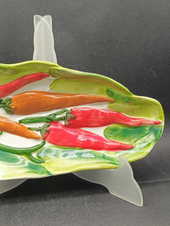 Тарелка сервировочная винтажная "Перчики", керамика, 24.5 х 12 см, Италия, 1960-70гг.