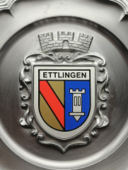 Тарелка декоративная винтажная &quot;Герб города Эттлинген&quot; / Серия &quot;Геральдика&quot;, яркий декор, олово (95%), 23 см, Германия, 1970-80гг.