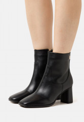 Tommy Hilfiger SOFT SQUARE  TOE BOOT Classic ankle boots black SOFT SQUARE TOE BOOT Классические ботильоны черный