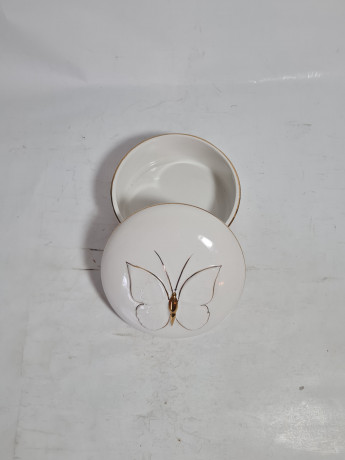Шкатулка винтажная Pereiras с бабочкой, белая с золотым декором, фарфор, 11 x 6 см, Португалия, 1960-70гг.