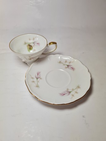 Edelstein Bavaria Винтажная чайная пара из фарфора класса премиум "Бутоны" с позолоченной ручкой, Германия, 1960-70гг.