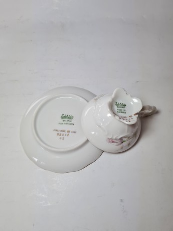 Edelstein Bavaria Винтажная чайная пара из фарфора класса премиум "Бутоны" с позолоченной ручкой, Германия, 1960-70гг.