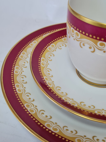 Hutschenreuther Arzberg Bavaria Фарфоровое чайное трио в красных тонах с золотым узором, Германия, 1960-70гг.