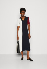 Tommy Hilfiger COLOUR BLOCK POLO DRESS Jumper dress desert sky/rouge/ecru ПЛАТЬЕ-ПОЛО COLOR BLOCK Платье-джемпер небо пустыни/румяна/экрю
