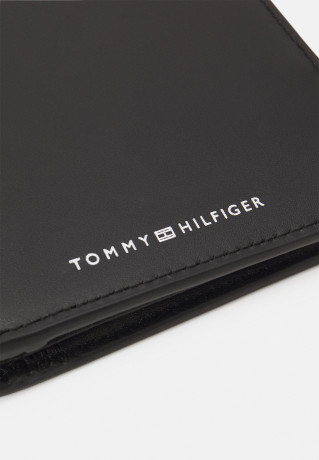 Tommy Hilfiger MODERN FLAPamp;COIN UNISEX Wallet black MODERN FLAP&amp;COIN UNISEX Бумажник черный