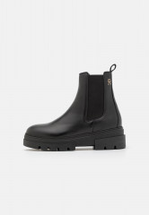 Tommy Hilfiger MONOCHROMATIC CHELSEA BOOT Platform ankle boots black MONOCHROMATIC CHELSEA BOOT Ботильоны на платформе черный
