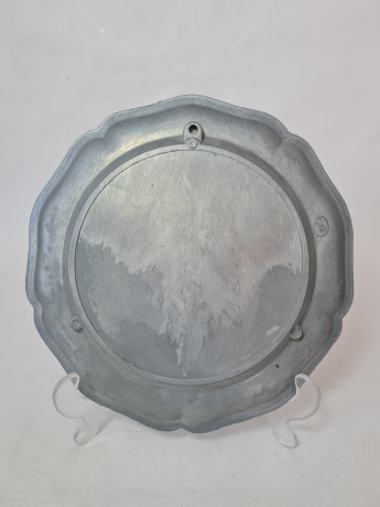 Тарелка декоративная керамическая с металлическим гербом PZ, 22,5 x 2 см, Германия, 1960-70гг.