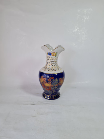 Ваза винтажная Linea Regal by Zago Adriano SPA, темно-сине-белая керамика с цветочным орнаментом и фактурным узором, 19 x 9 см, Германия, 1960-70гг.