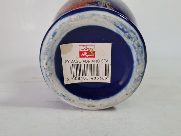 Ваза винтажная Linea Regal by Zago Adriano SPA, темно-сине-белая керамика с цветочным орнаментом и фактурным узором, 19 x 9 см, Германия, 1960-70гг.