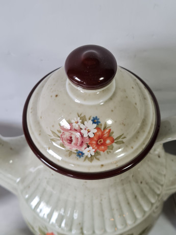 Набор чайный винтажный Winterling Marktleuthen Bavaria  в бежевых тонах с крапинками и яркими цветами: чайник, чашки и блюдца, керамика, Германия, 1960-70гг.