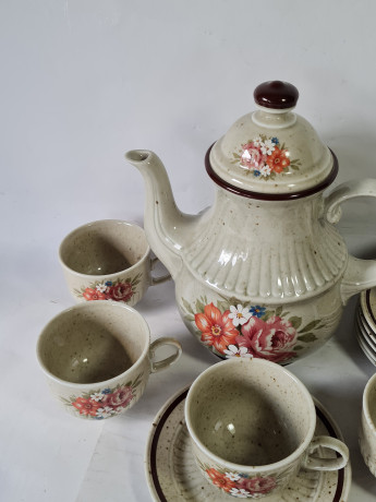 Набор чайный винтажный Winterling Marktleuthen Bavaria  в бежевых тонах с крапинками и яркими цветами: чайник, чашки и блюдца, керамика, Германия, 1960-70гг.