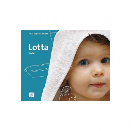 Lotta badet Лотта купается