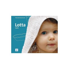 Lotta badet Лотта купается