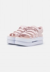 Nike Sportswear ICON CLASSIC Plateausandalette barely rose/white/pink oxford ICON CLASSIC сандалии на платформе едва розовый/белый/розовый оксфорд