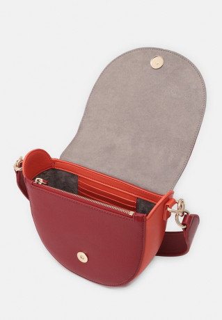 Tommy Hilfiger SADDLE  Handbag regatta red / earth orange mix СЕДЛО сумочка регата красный / землисто-оранжевый микс