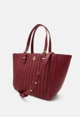 Tommy Hilfiger TIMELESS SMALL TOTE QUILTED Handbag rouge TIMELESS SMALL TOTE SQUILTED Сумка румяна