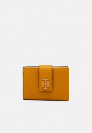 Tommy Hilfiger OUTLINE FLAP Wallet crest gold-coloured OUTLINE FLAP Бумажник гребень золотистого цвета