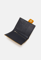 Tommy Hilfiger OUTLINE FLAP Wallet crest gold-coloured OUTLINE FLAP Бумажник гребень золотистого цвета