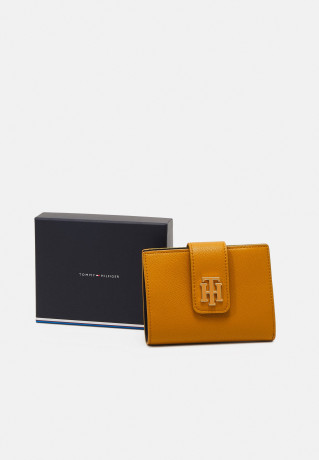 Tommy Hilfiger OUTLINE FLAP Wallet crest gold-coloured OUTLINE FLAP Бумажник гребень золотистого цвета