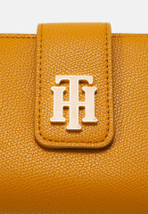 Tommy Hilfiger OUTLINE FLAP Wallet crest gold-coloured OUTLINE FLAP Бумажник гребень золотистого цвета