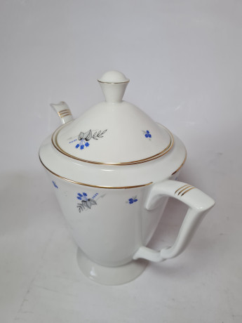 H&C Chodau Czechoslovakia Набор  чайник, молочник, сахарница из белого фарфора с голубыми цветочками и серыми листьями с золотым ободком, Чехословакия, 1960-70гг.