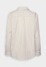 Tommy Hilfiger BANKER STP RELAXED Button-down blouse optic white/sandalwood BANKER STP RELAXED Блузка на пуговицах оптический белый/сандаловое дерево