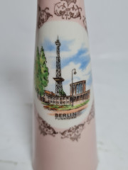 Ваза винтажная Rayreuth / Hellrosa Porzellan в розовых тонах с изображением Берлинской башни, фарфор, 17 см, Германия, 1960-70гг.