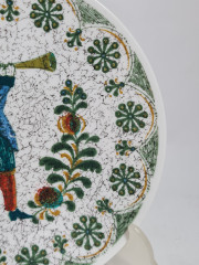 Тарелка декоративная винтажная Kurt Hammer с изображением юноши с дудочкой и растительным орнаментом, фарфор, 19.5 см, Германия, 1970-80гг.